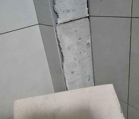 乐业瓷砖空鼓维修公司分享下厨房瓷砖脱落的补救措施。